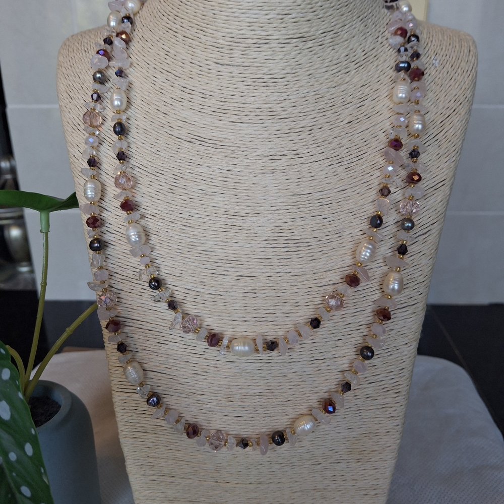 Chic Pearl and Bead Necklace